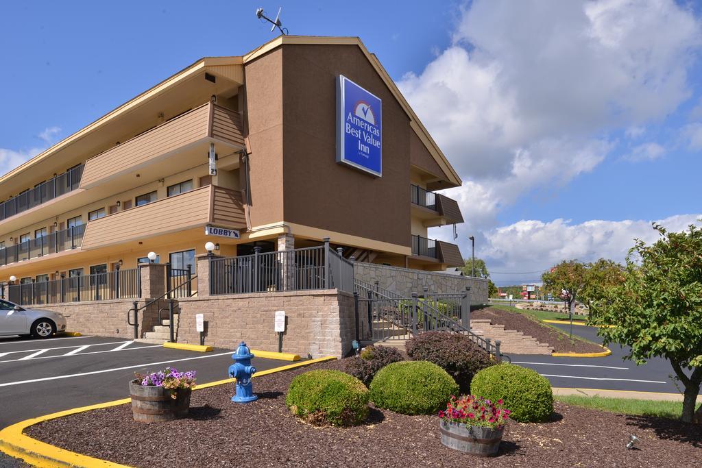 Americas Best Value Inn-Pittsburgh Airport Coraopolis Bagian luar foto